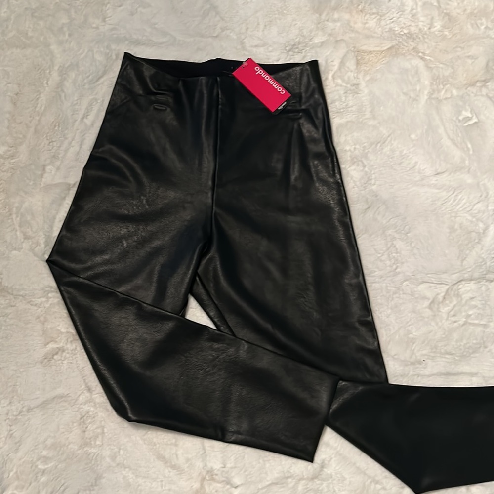 COMMANDO FAUX LEATHER CAPRI LEGGINGS, NWT Large